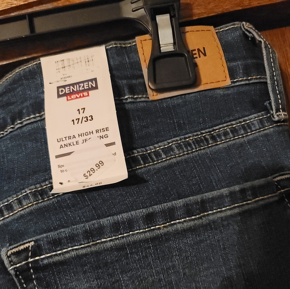 Levi Denim, ultra high rise ankle jegging, Size 17 in Juniors, 33 in length